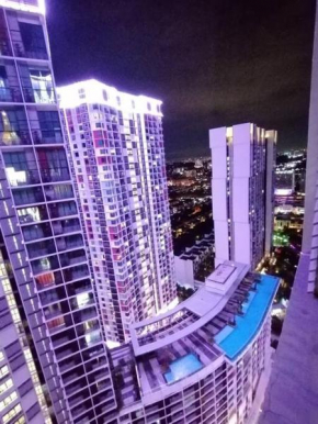 i-Duplex Condo - LED Garden, Fun Fair, Wax Museum, Waterpark, Mall & More!